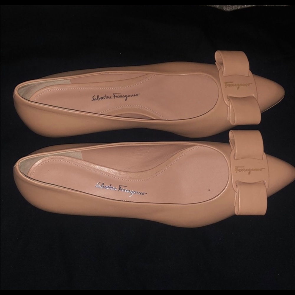 Salvatore Ferragamo flats 6.5